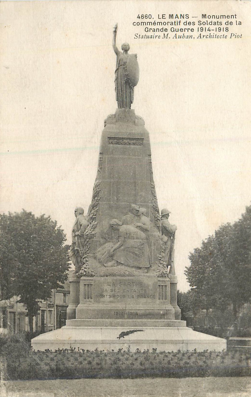 CPA Le Mans monument commemoratif des soldats de la grande guerre (1914 1918) Militaria