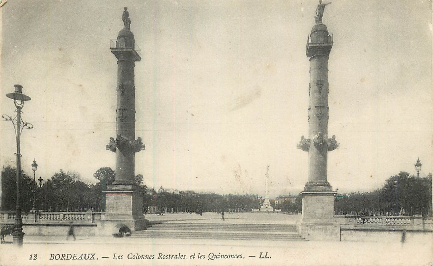 Bordeaux — Les Colonnes Rostrales et les Quinconces — LL.