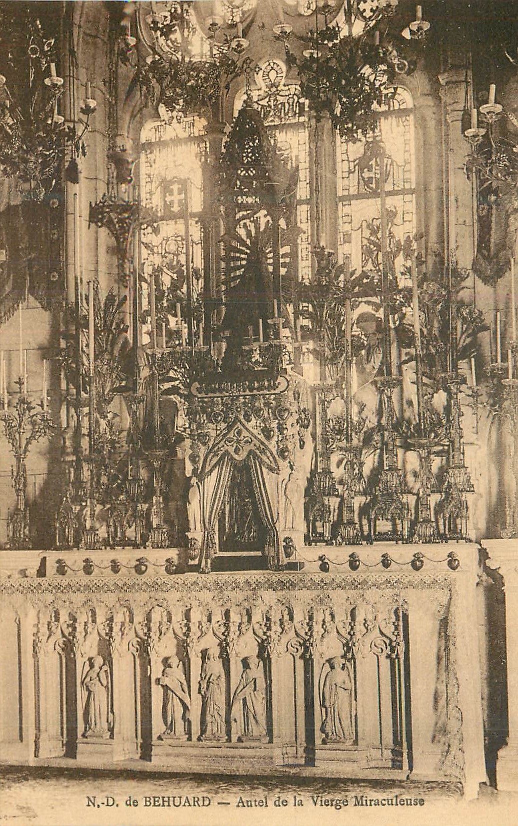 CPA N D de Behuard autel de la vierge muraculeuse