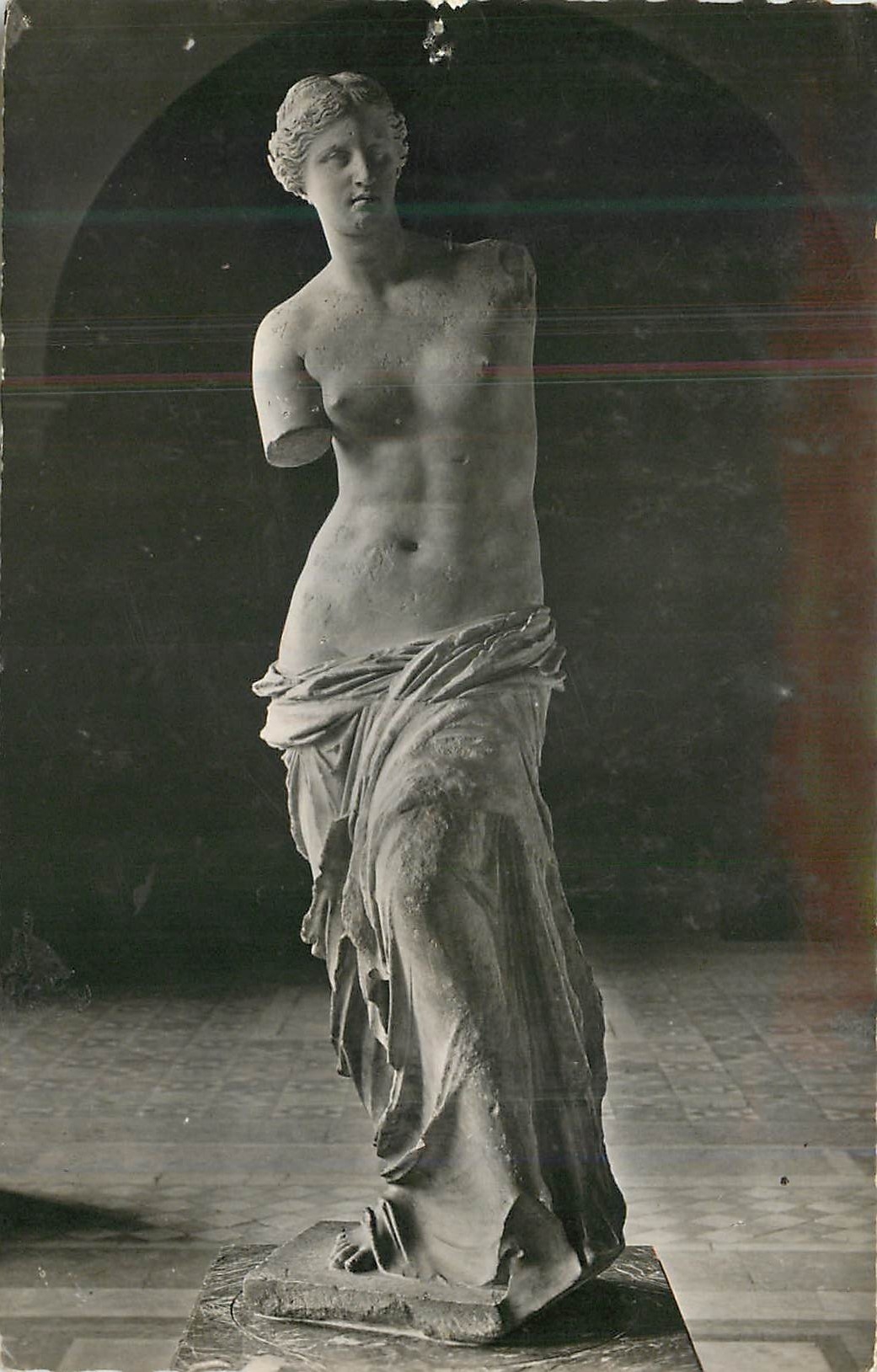 CPM Musee du Louvre venus de milo