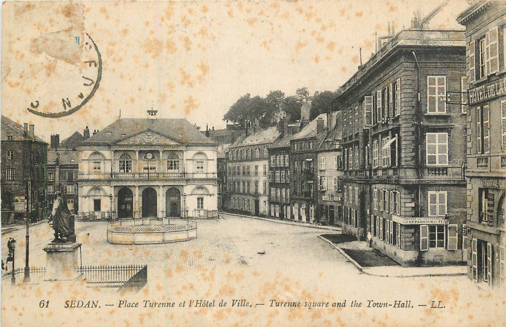 CPA Sedan place turenne et l'hotel de ville