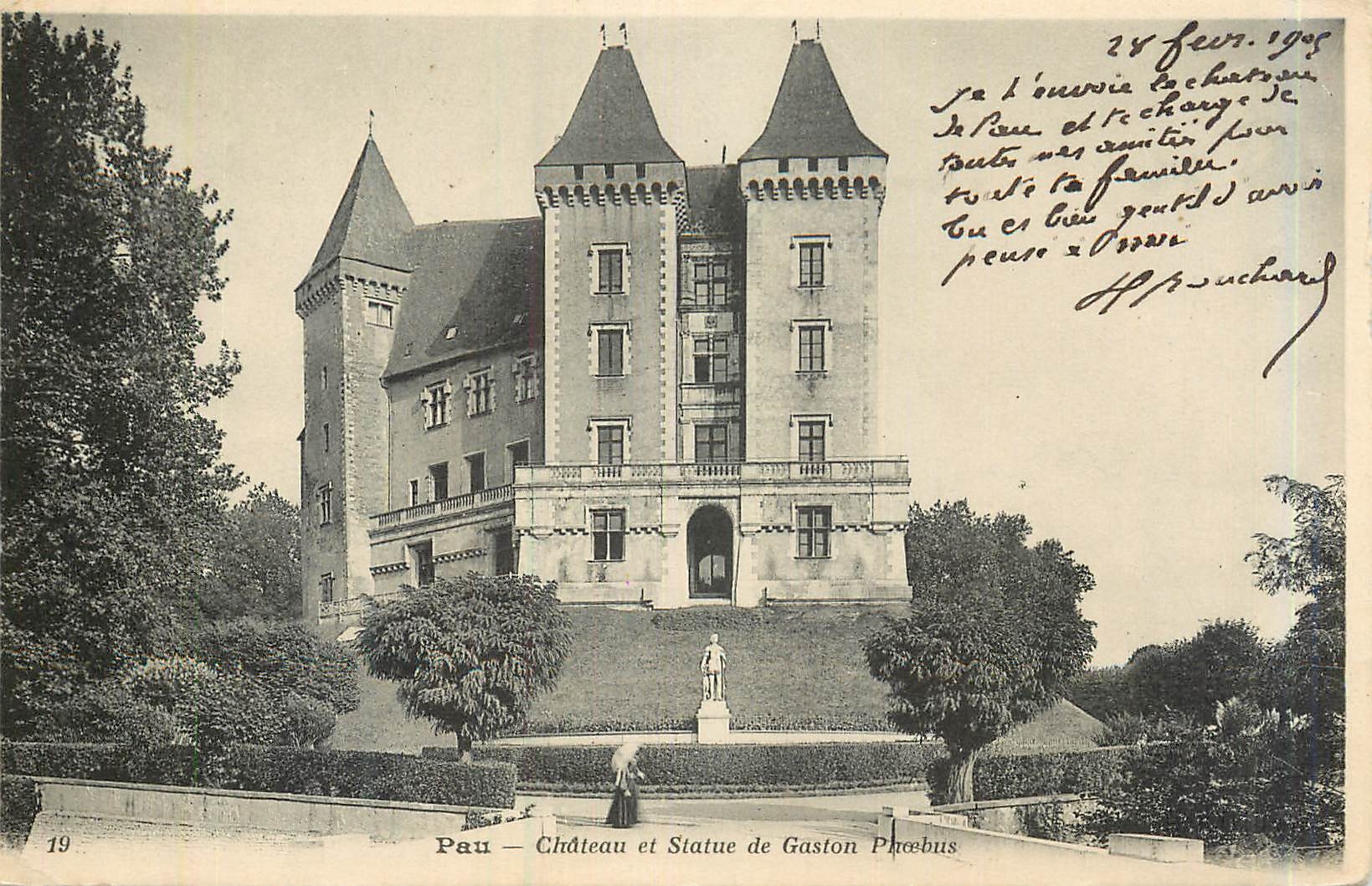 CPA Pau chateau et statue de gaston phobus