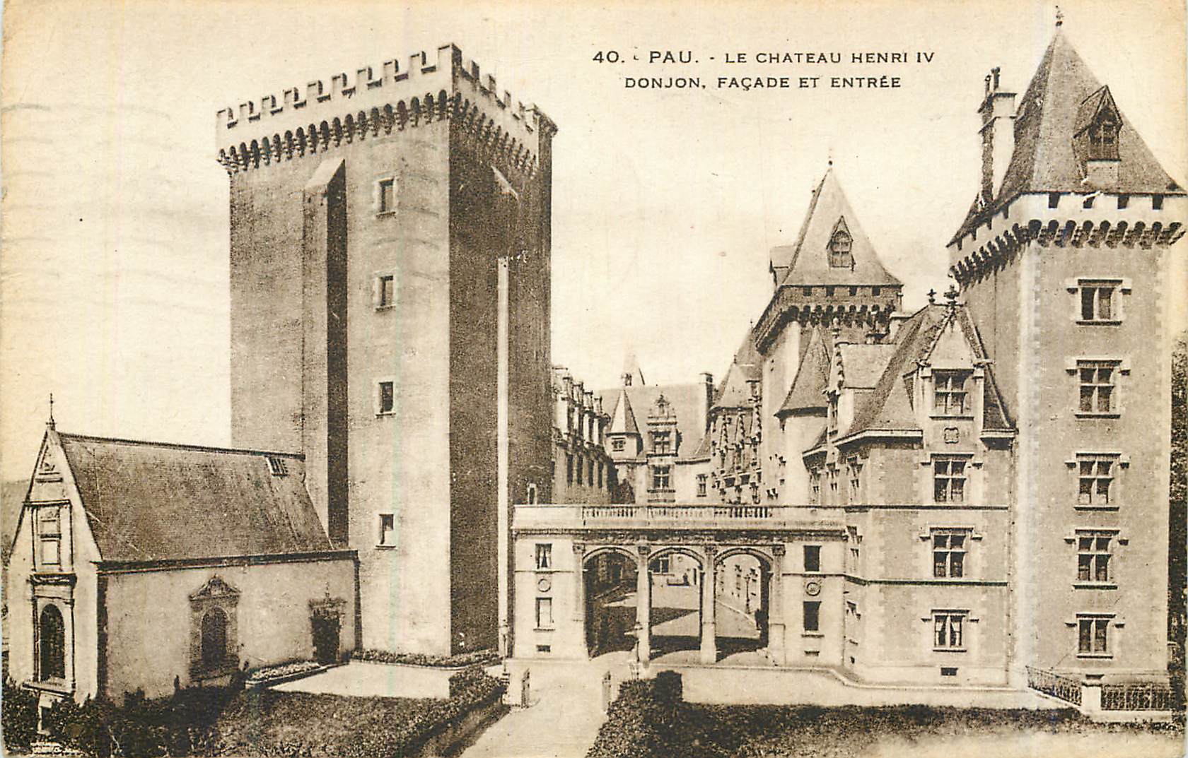 CPA Pau le chateau henri IV donjon facade et entree