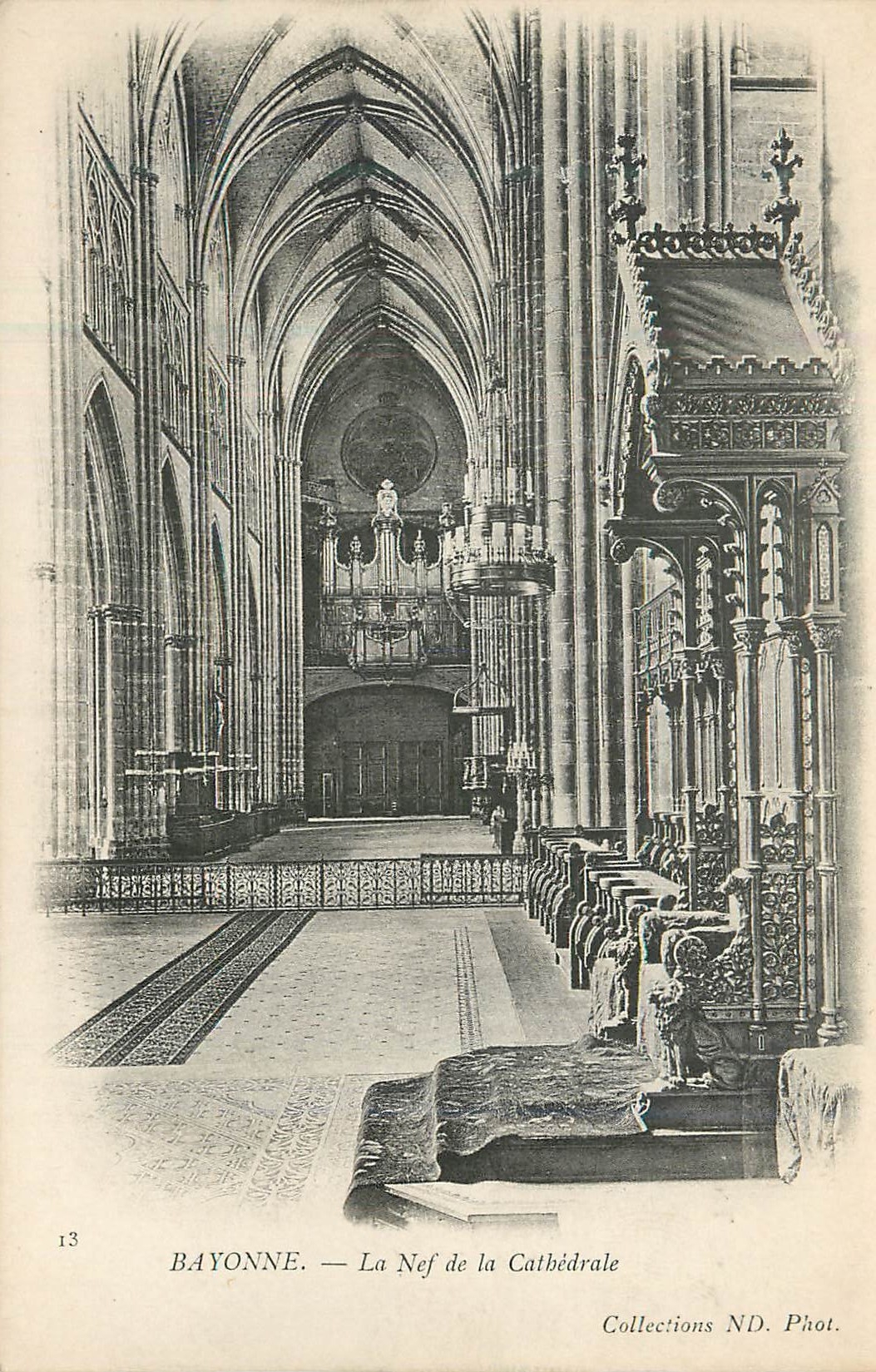 CPA Bayonne la nef de la cathedrale (carte 1900)
