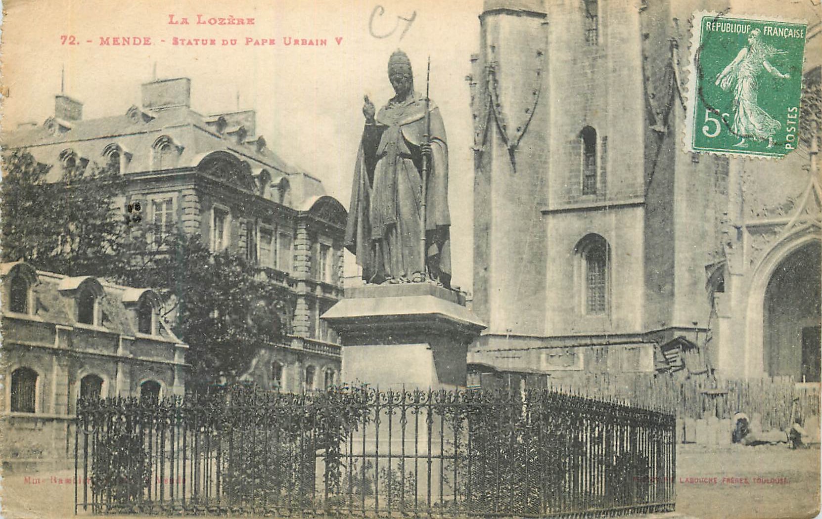 CPA La Lozere mende statue du pau urbain