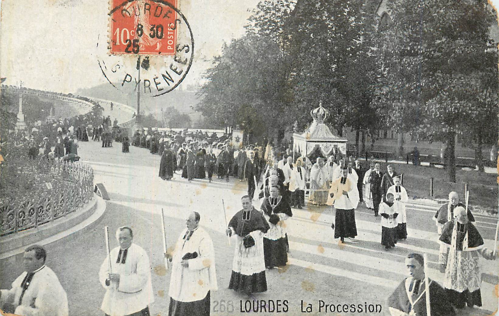CPA Lourdes la procession