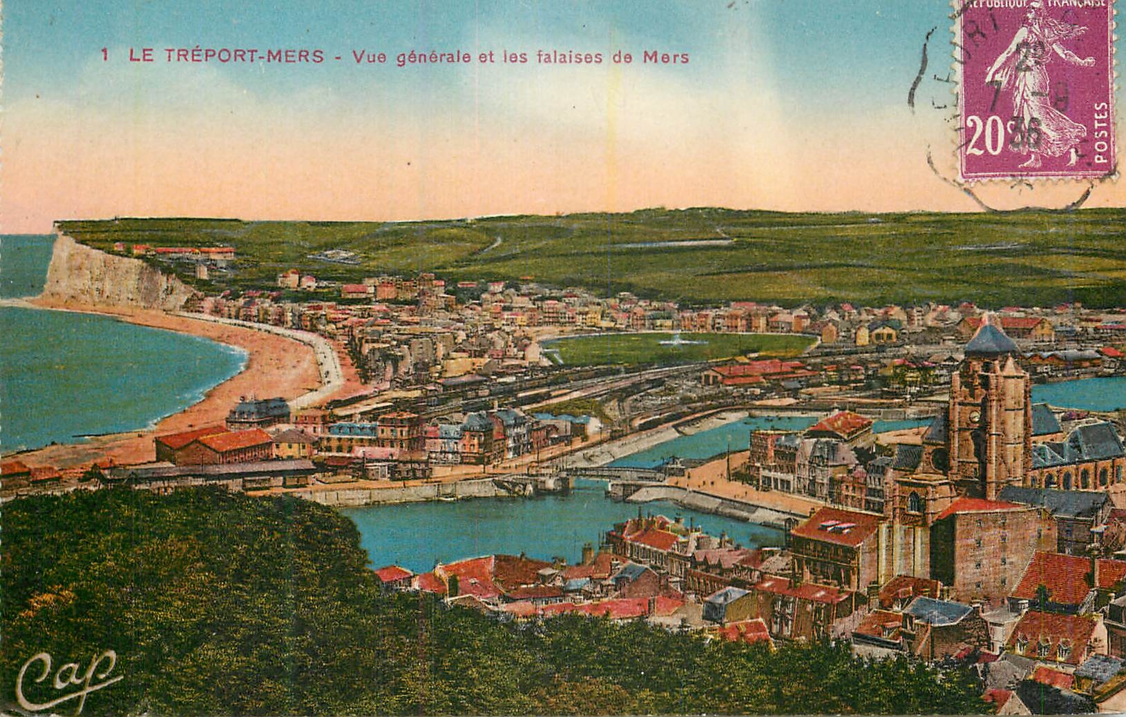 CPA Le Treport mers vue generale et les falaises de mers