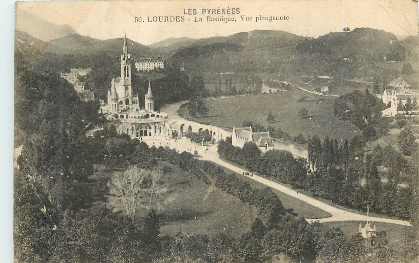 CPA Lourdes la basilique vue plongeante