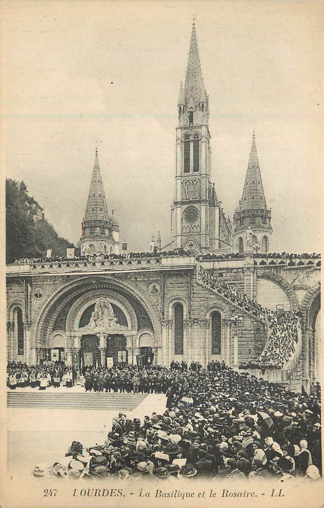 CPA Lourdes la basilique et le rosaire