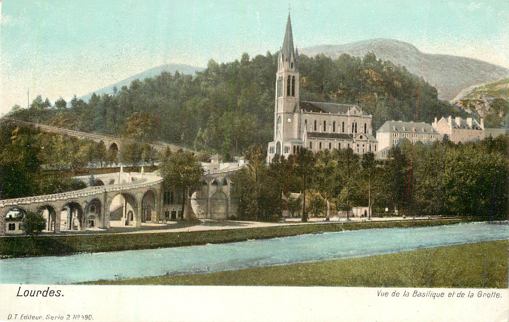 CPA Lourdes vue de la basilique et la grotte