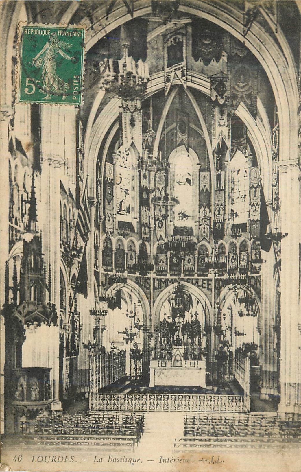 CPA Lourdes la basilique interieur