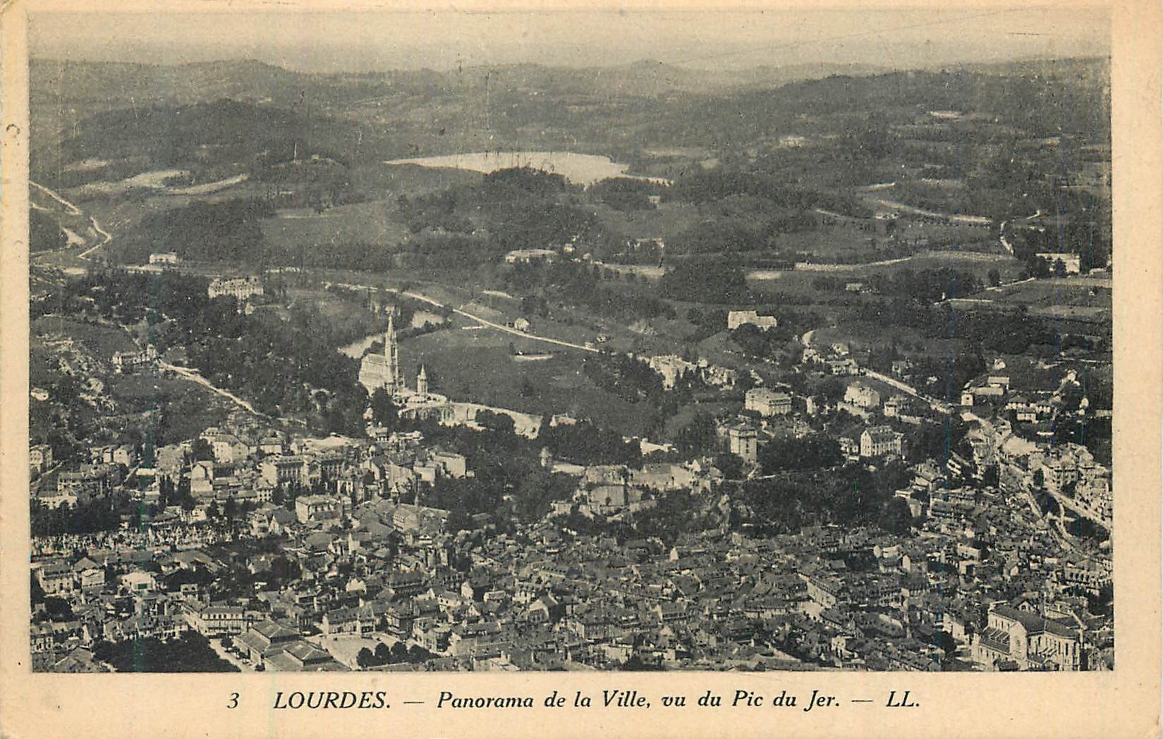 CPA Lourdes panorama de la ville vu du pic du Jer