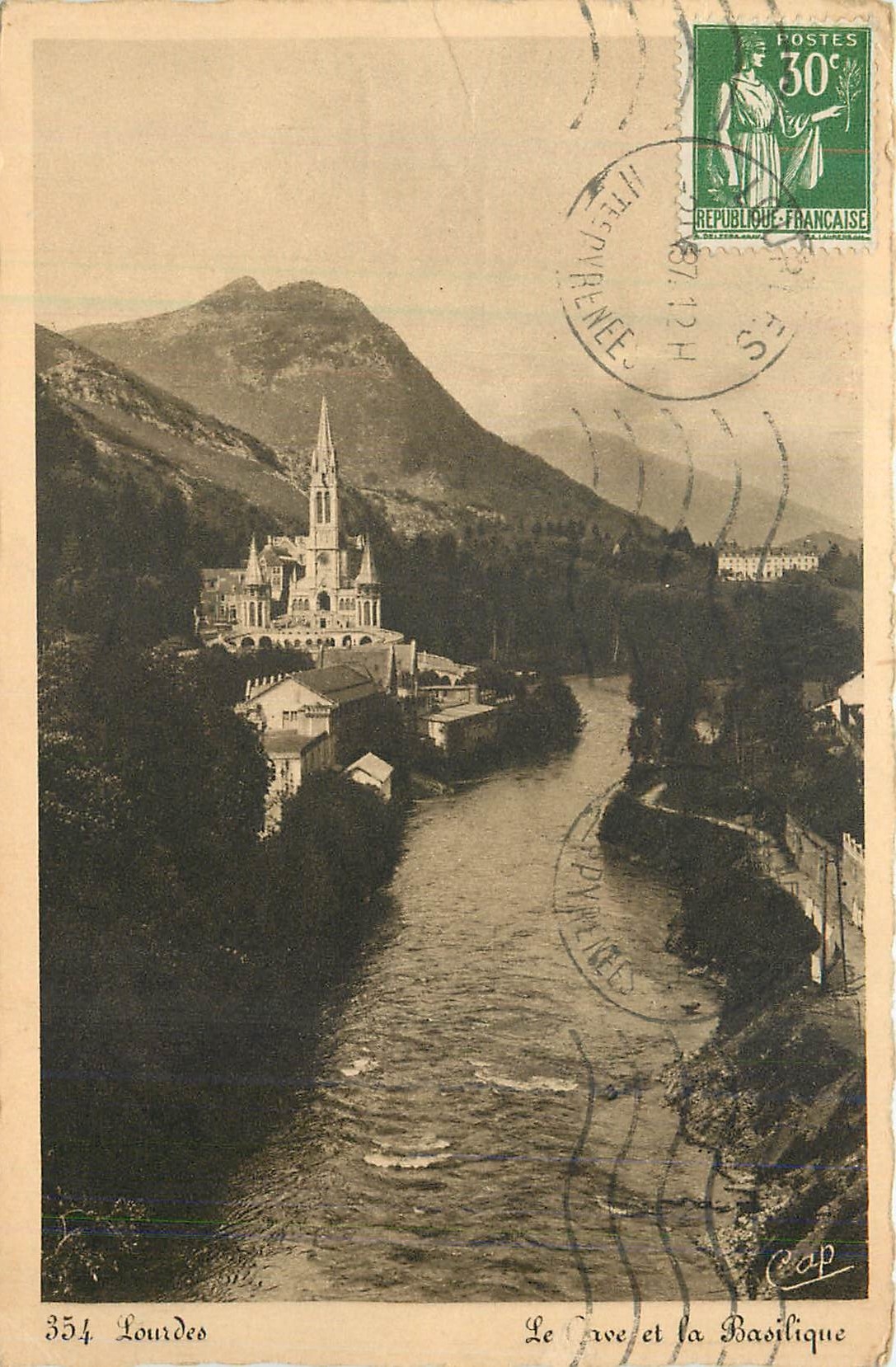 CPA Lourdes la cave de la basilique