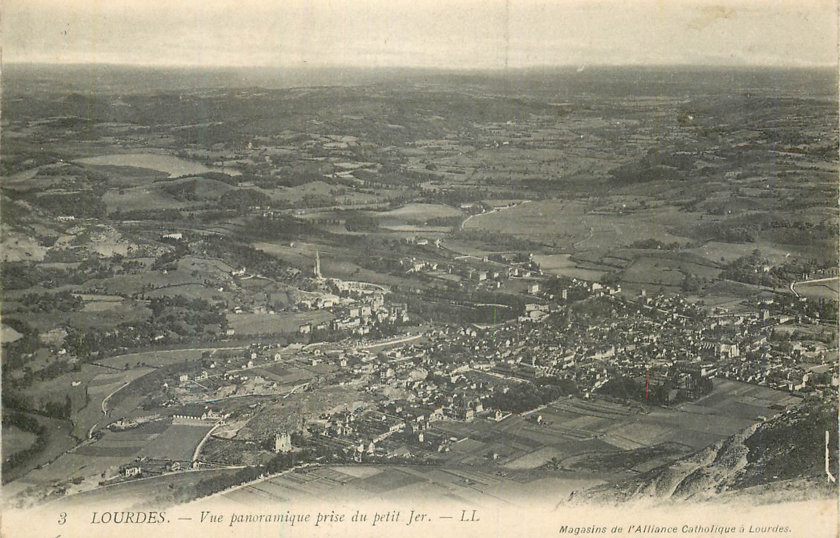 CPA Lourdes vue panoramique prise du petit jer