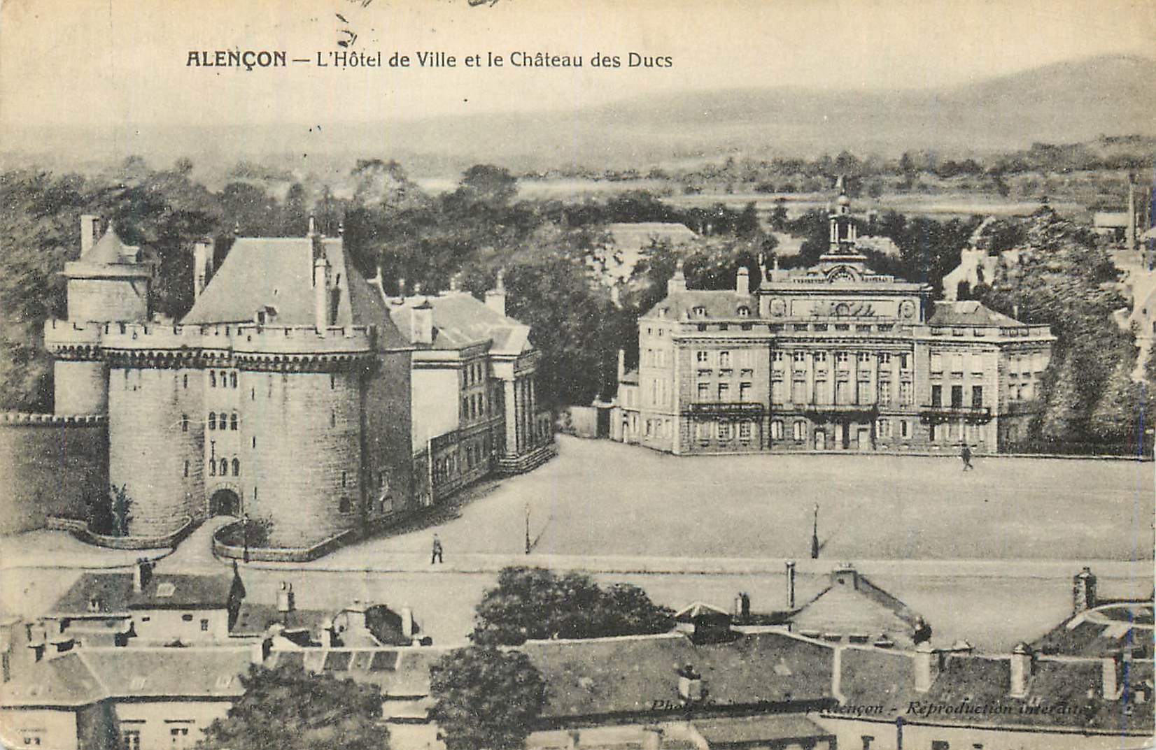 CPA Alencon l'hotel de ville et le chateau des ducs
