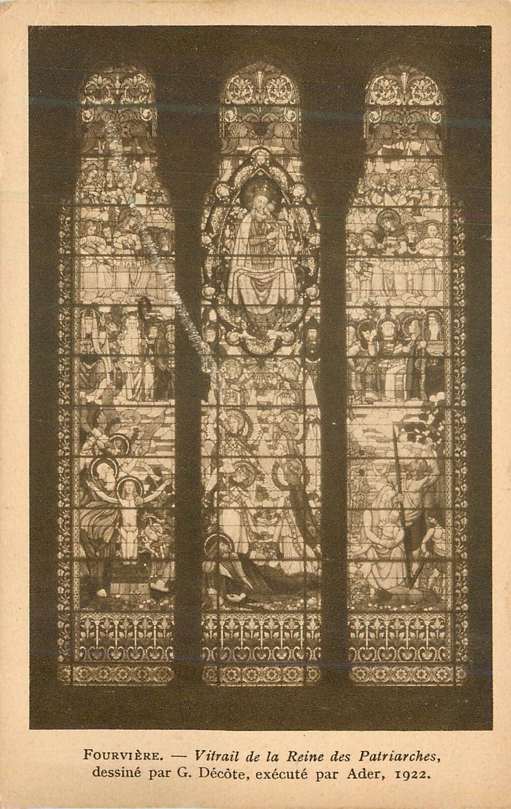 CPA Fourviere vitrail de la reine des patriarche