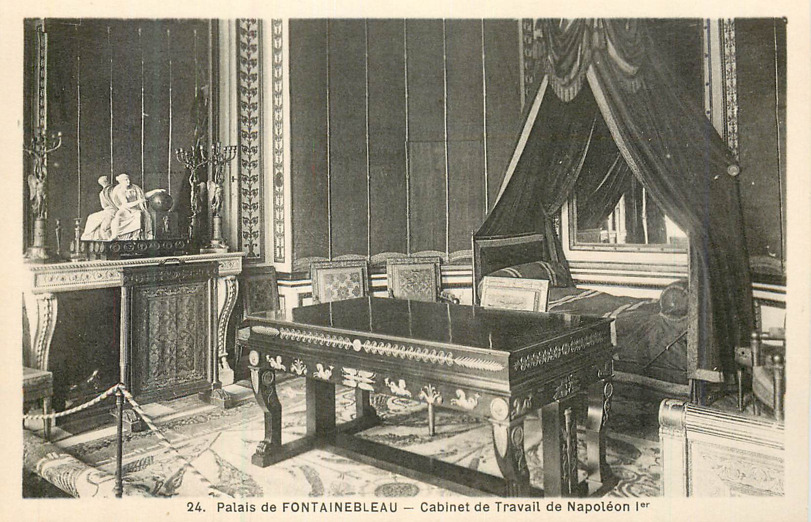 Schloss FONTAINEBLEAU — Studierzimmer von Napoleon I. — n°24