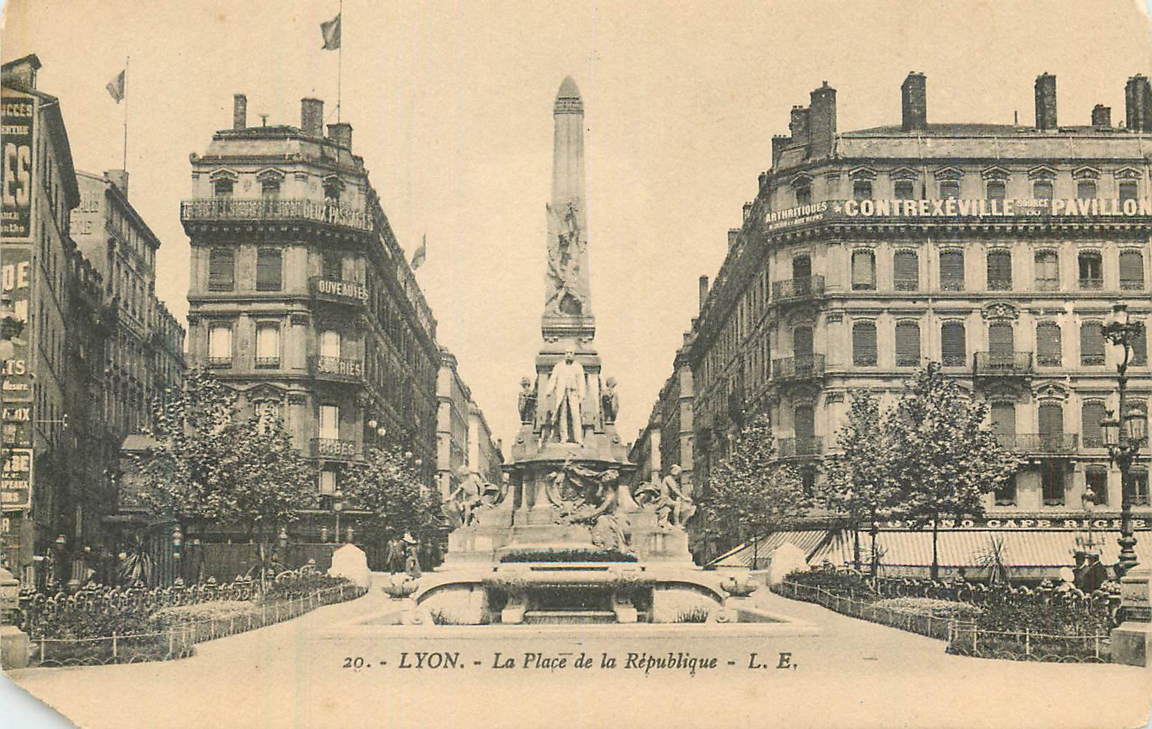 CPA Lyon la place de la republique