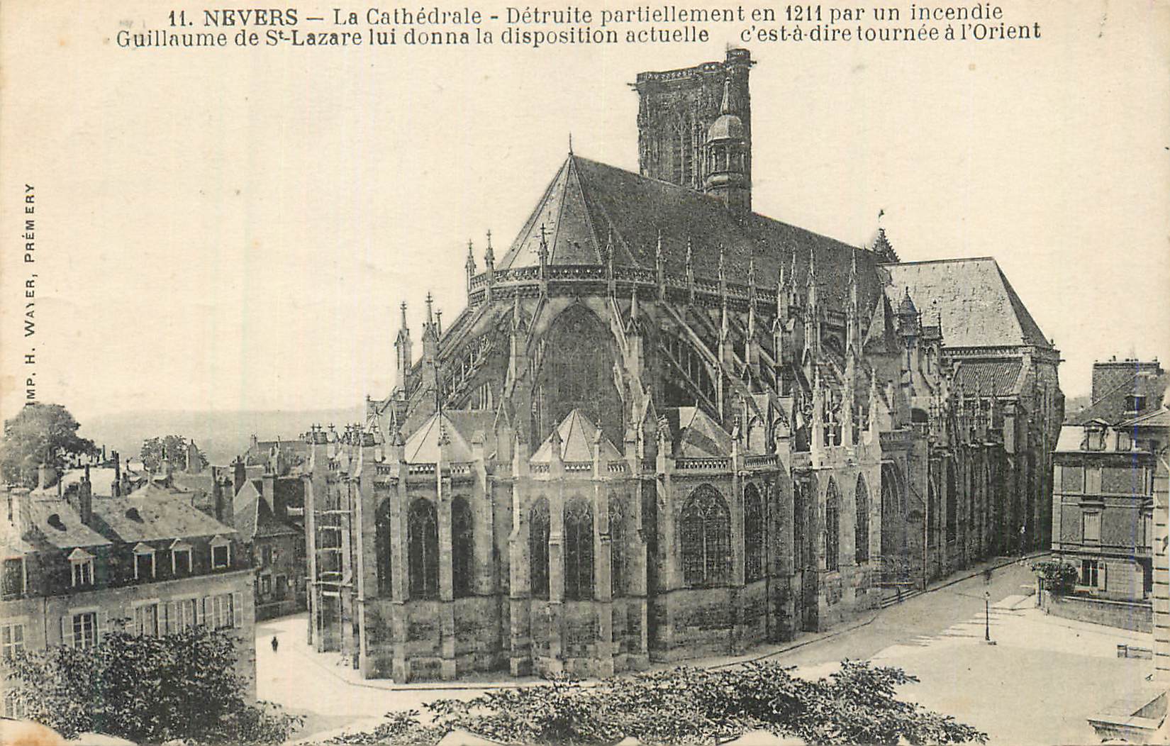 CPA Nevers la cathedrale detruite partiellement en 1211 par un incendie guillaume de st Lazare lui donna la disposition 