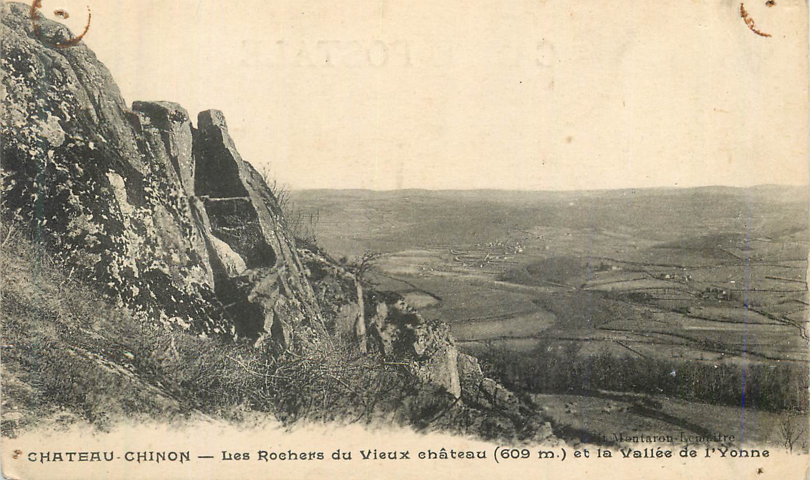 CPA Chateau chinon les rochers du vieux chateau (609 m) et la vallee de l'yonne