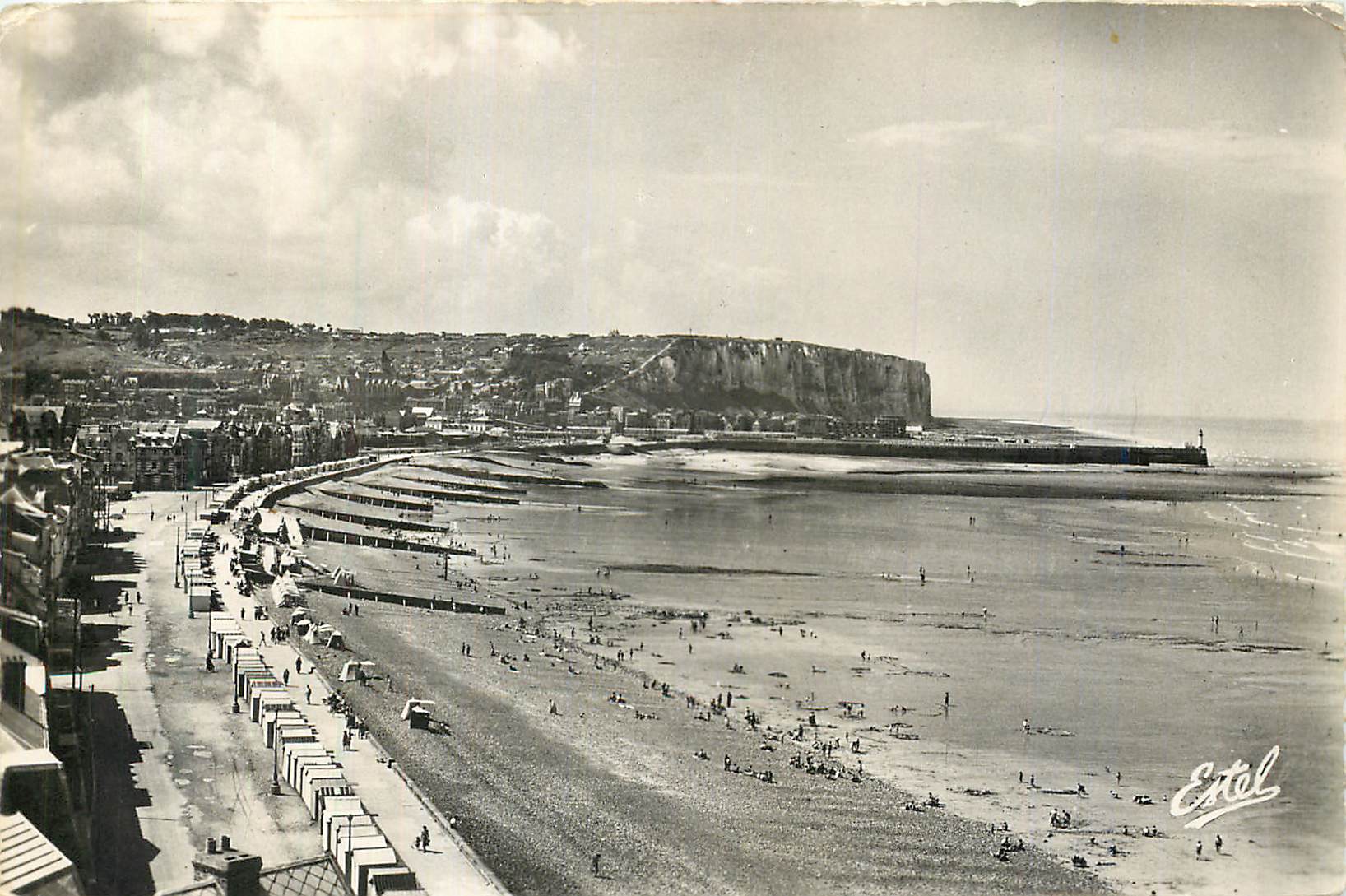 CPA Mers vue generale de la plage au fond le treport