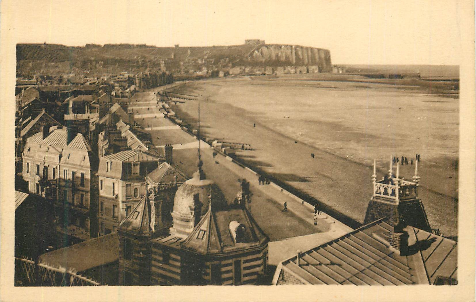 Mers-les-Bains — Vue générale de la plage prise de la falaise — J. Stieum, imp. Lévy et Neurde, Paris