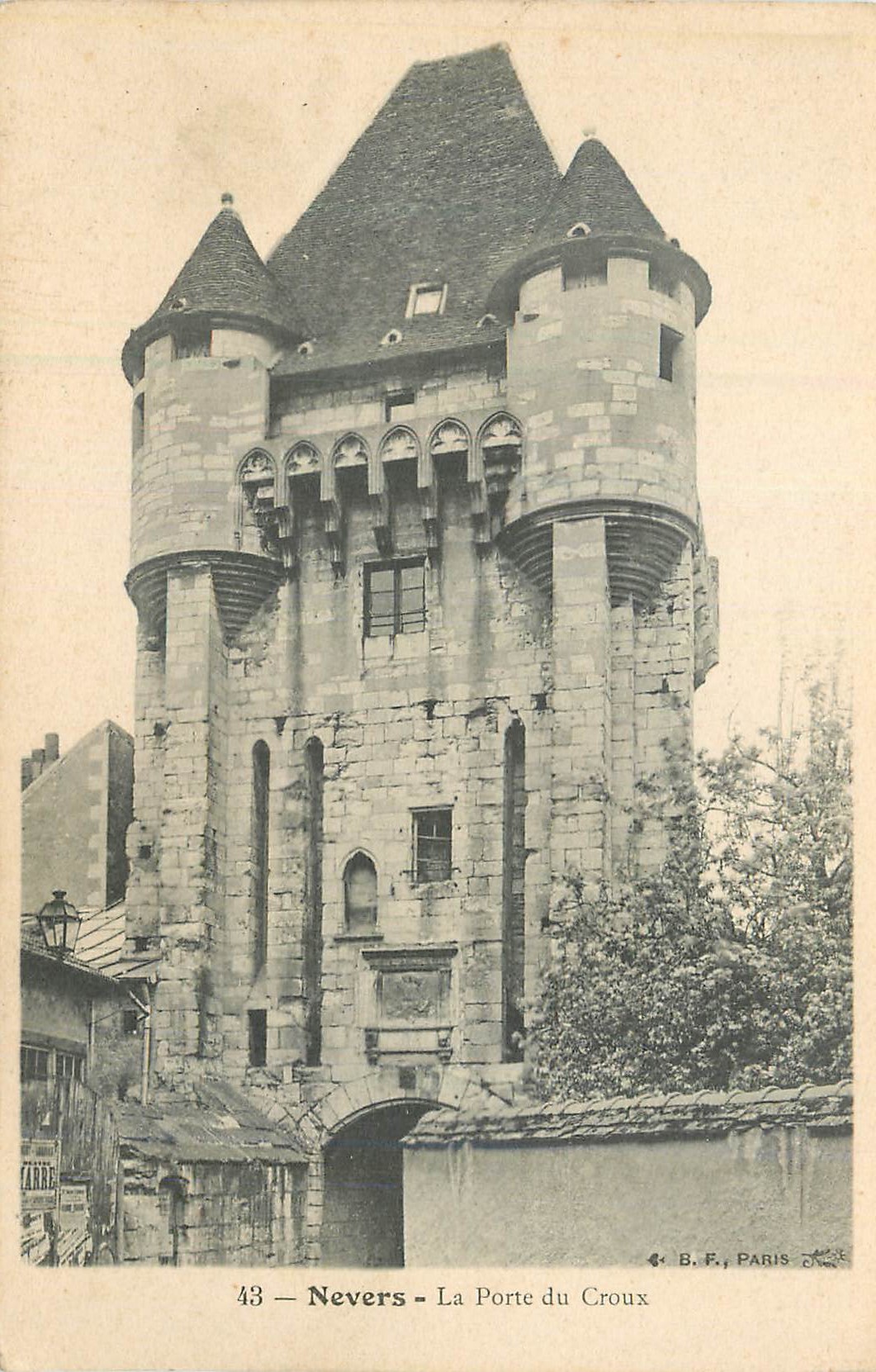 CPA Nevers la porte du croux
