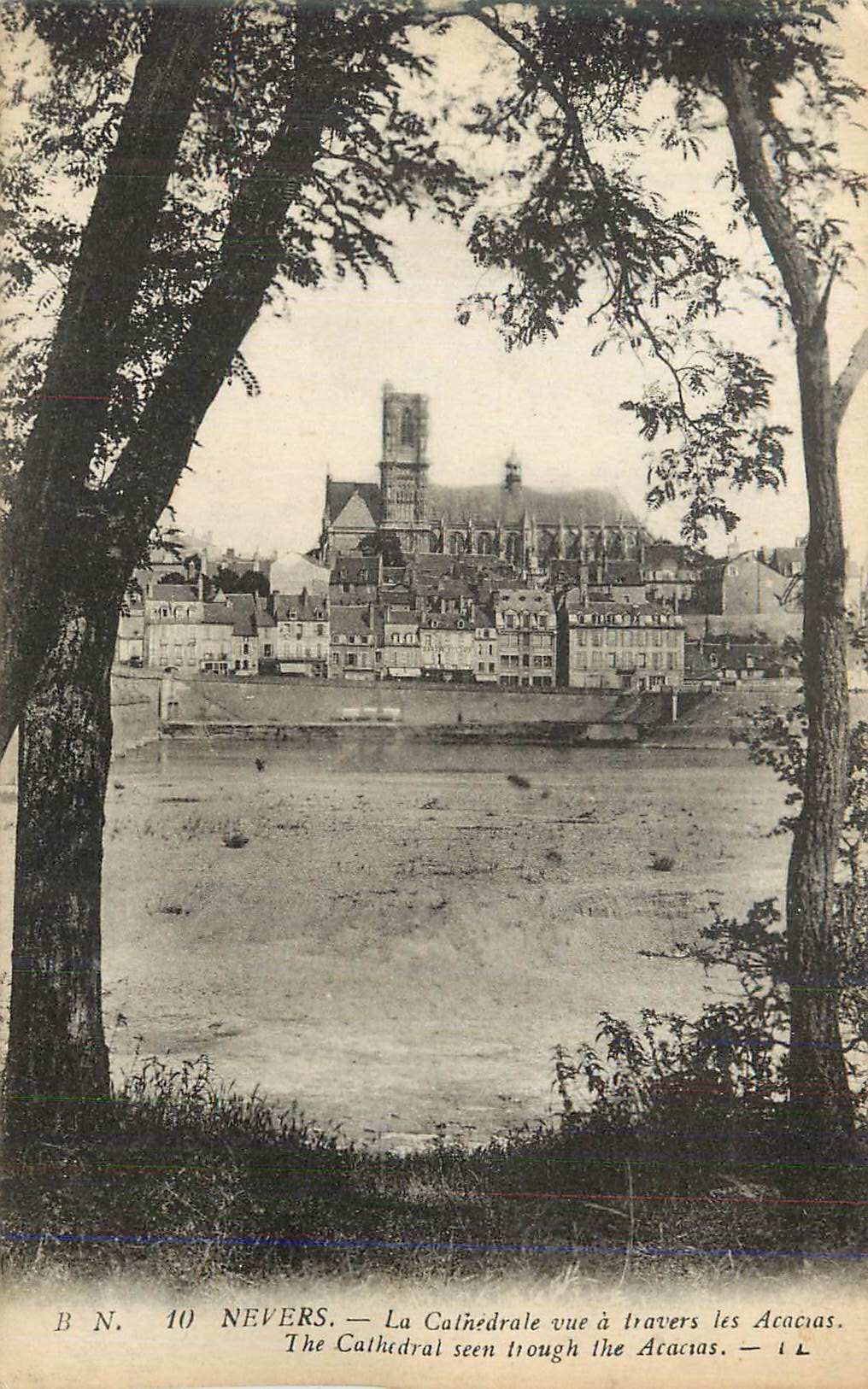 CPA Nevers la cathedrale vue a travers les acacias
