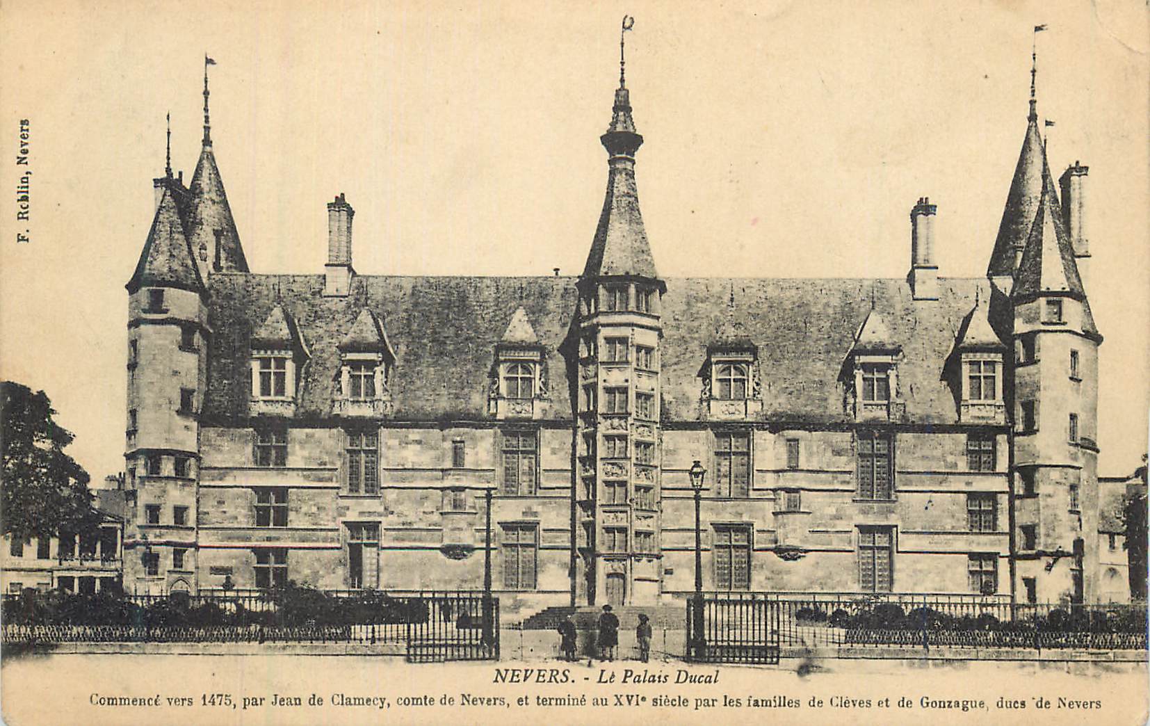 Nevers - Le Palais Ducal — commencé vers 1475, terminé au XVIe siècle — F. Roblin, Nevers - Recto