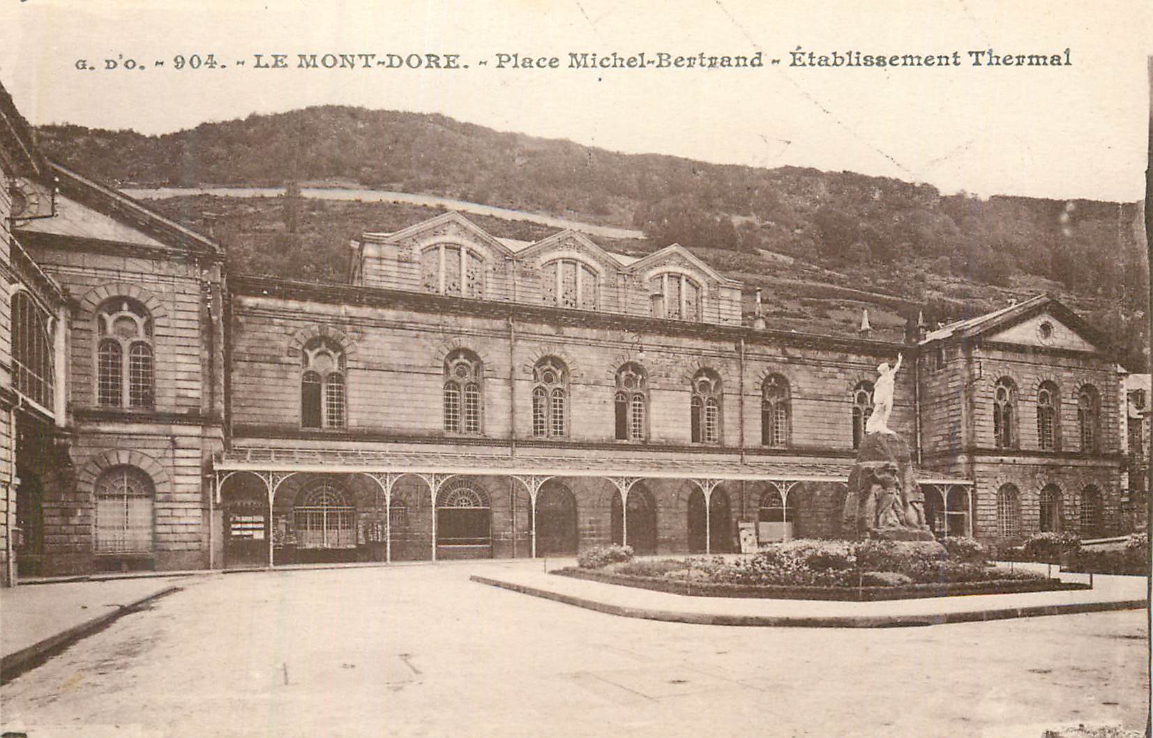 CPA Le Mont Dore place michel dertrand etablissement thermal