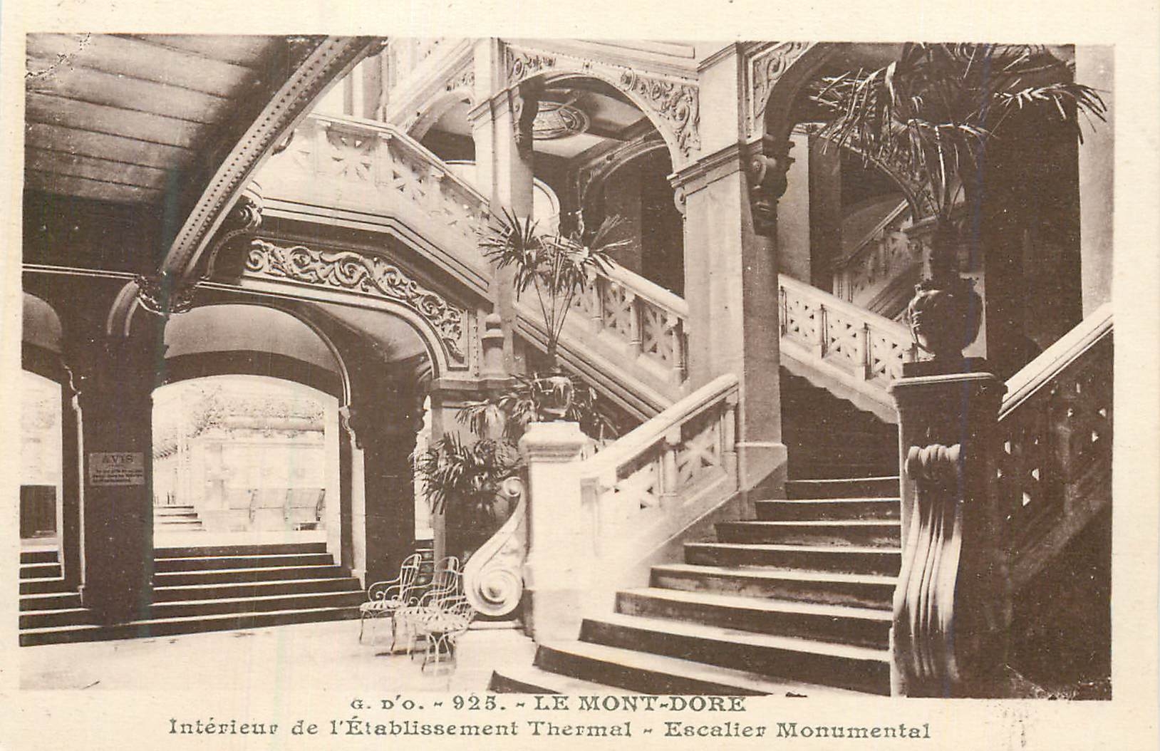 CPA Le Mont Dore interieur de l'etablissement thermal escalier monumental