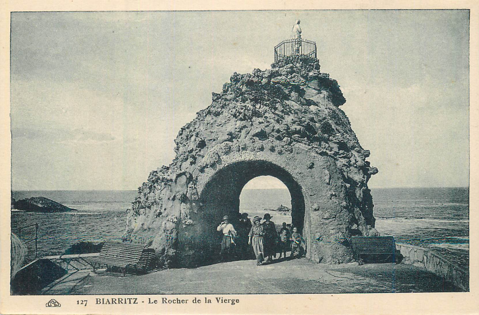 Biarritz - Le Rocher de la Vierge — éditeur : De Jauré des Arts Photomécaniques, Strasbourg — n° de série 127