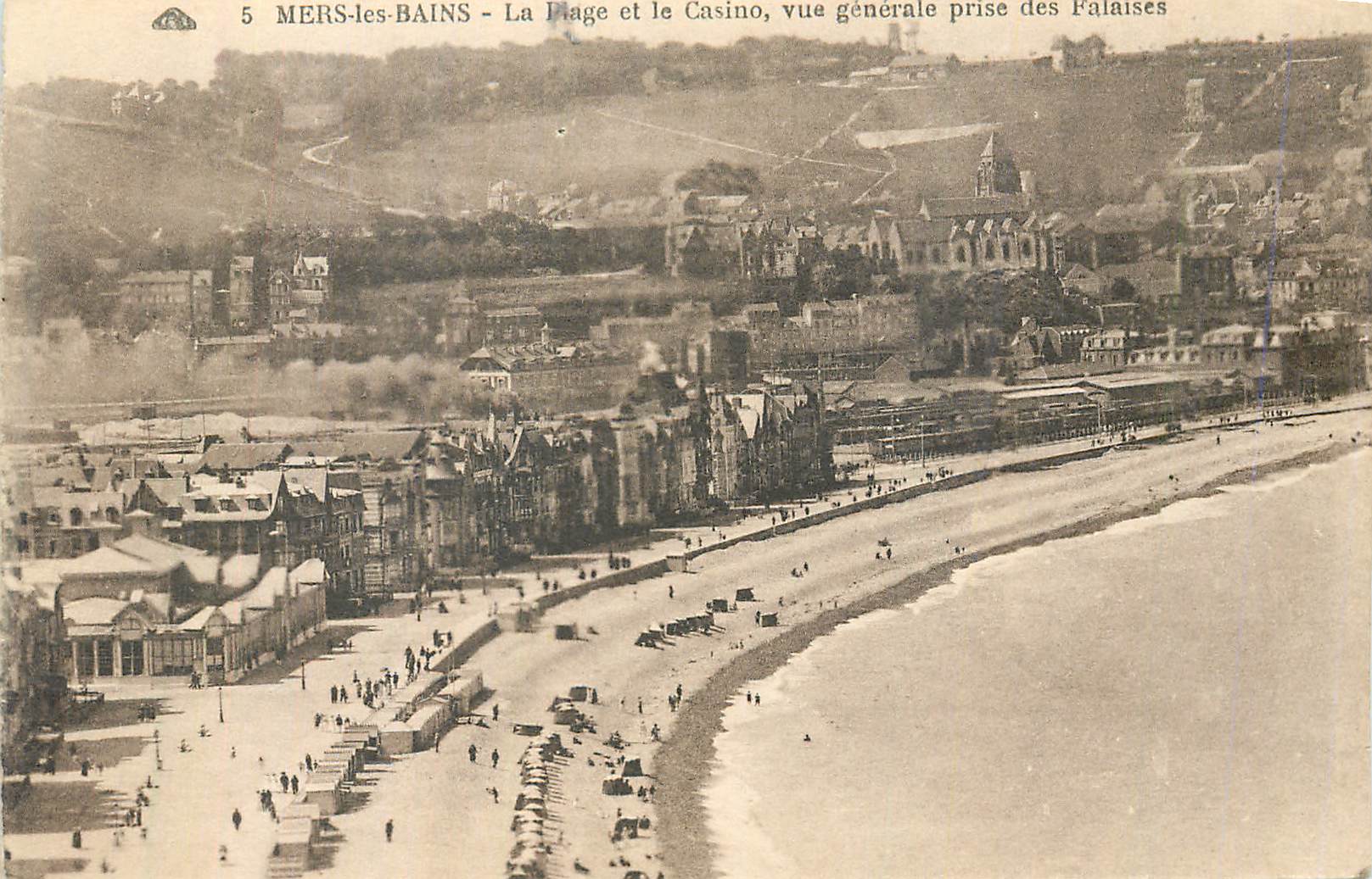CPA Mers-les-Bains La Plage et le Casino vue generale prise des Falaises