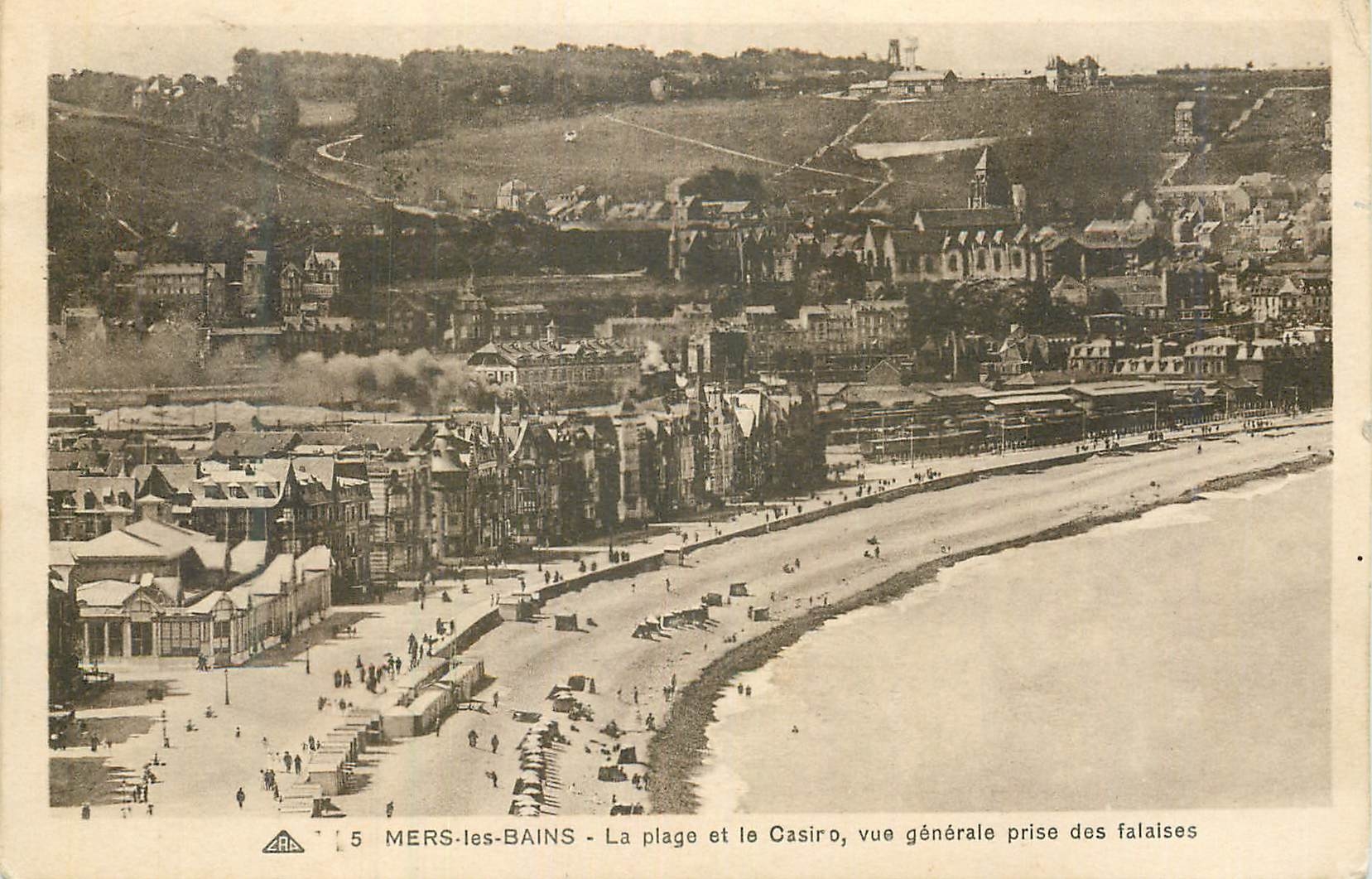 CPA Mers-les-Bains La plage et le Casiro vue generale prise des falaises