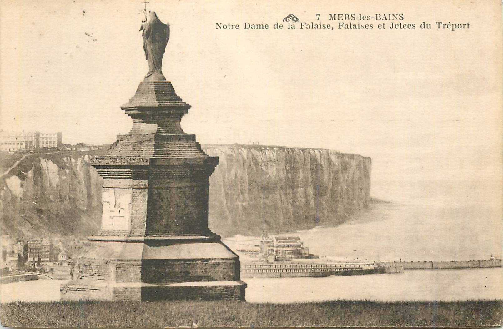 CPA Mers-les-Bains Notre Dame de la Falaise Falaises et jetees du Treport