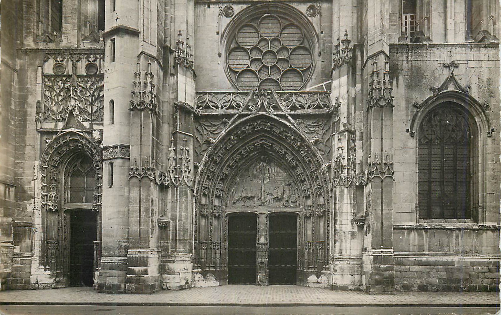 Grand Portail de l'Église Saint-Pierre — Dreuux — Éditeur E.&-L. n°3
