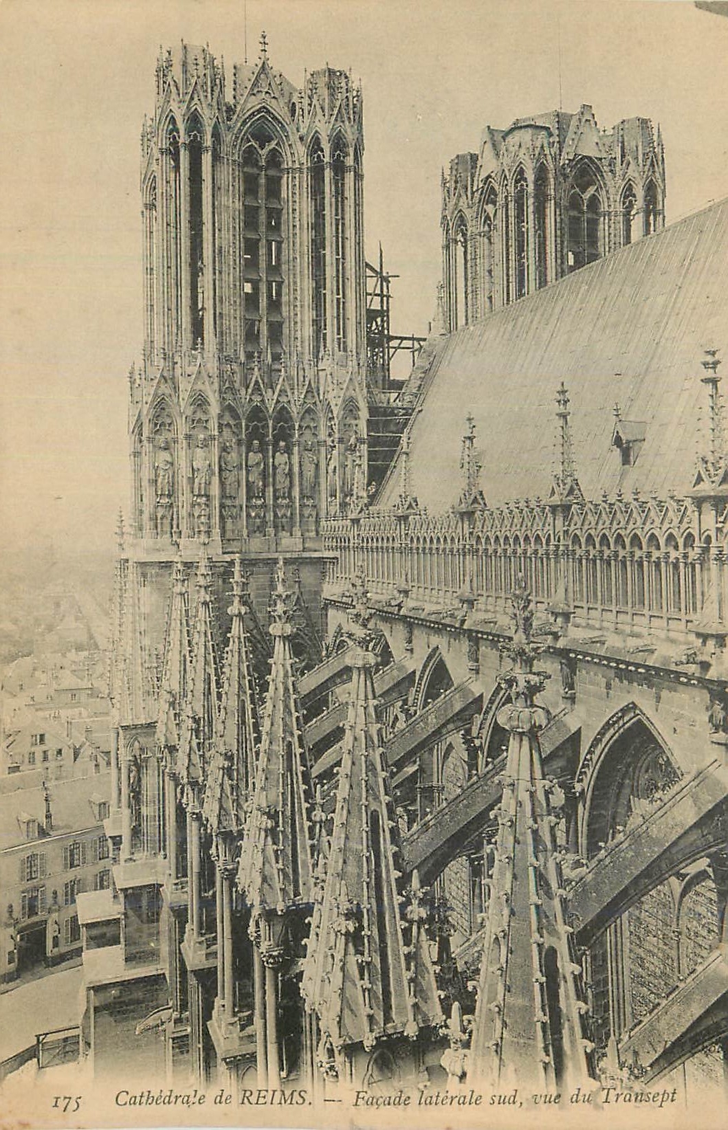 CPA Cathedrale de Reims Facade laterale sud vue du Transept