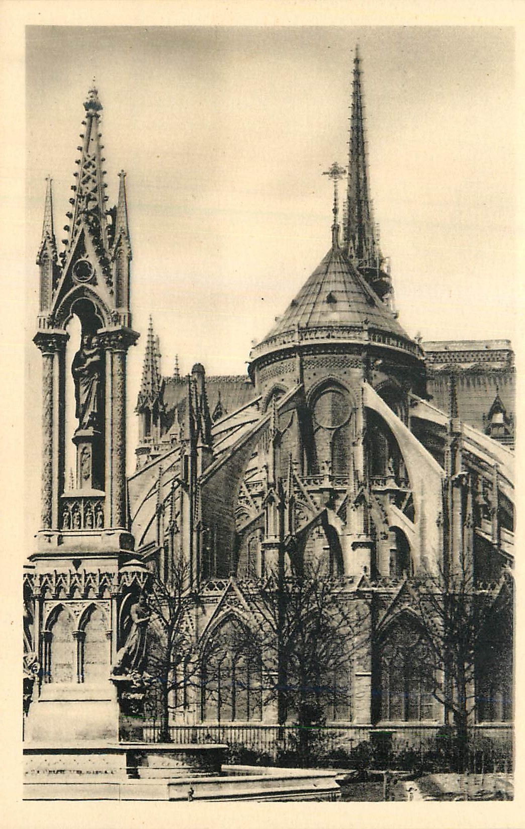 Notre-Dame de Paris — Die Apse — Service Commercial Monuments Historiques, Grand Palais, Avenue Alexandre-III, Paris