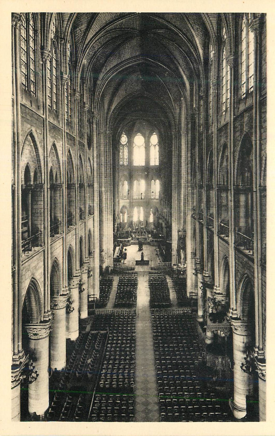 Notre-Dame de Paris — La Nef — Service Commercial Grand Palais, Avenue Alexandre-III, Paris