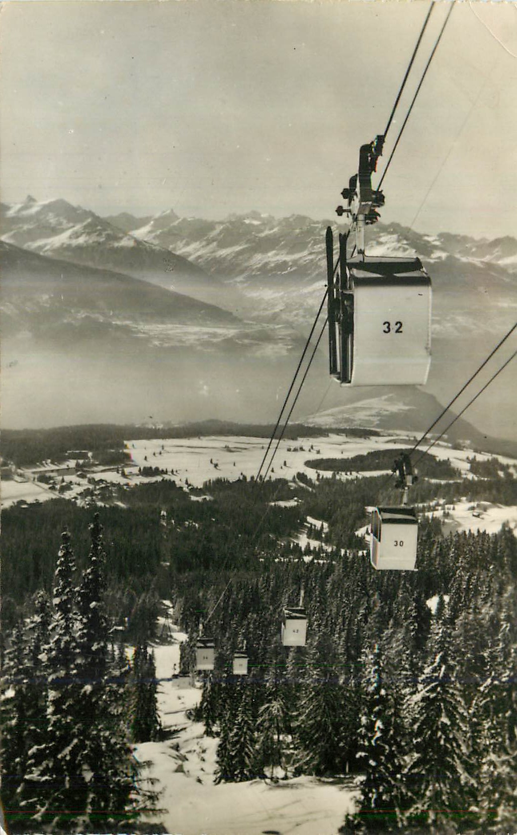 CPM Le teleferique Crans Bella Lui Vue du platrau du Golf et des Alpes valaisannes