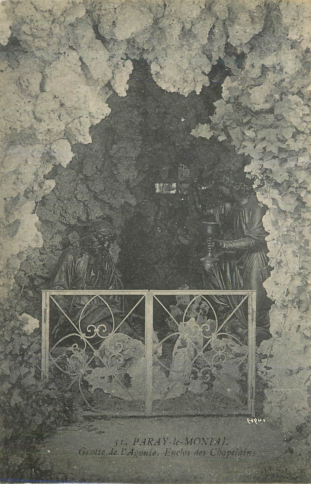 CPA Paray-le-Monial Grotte de l'Agonie Enclos des Chapelains