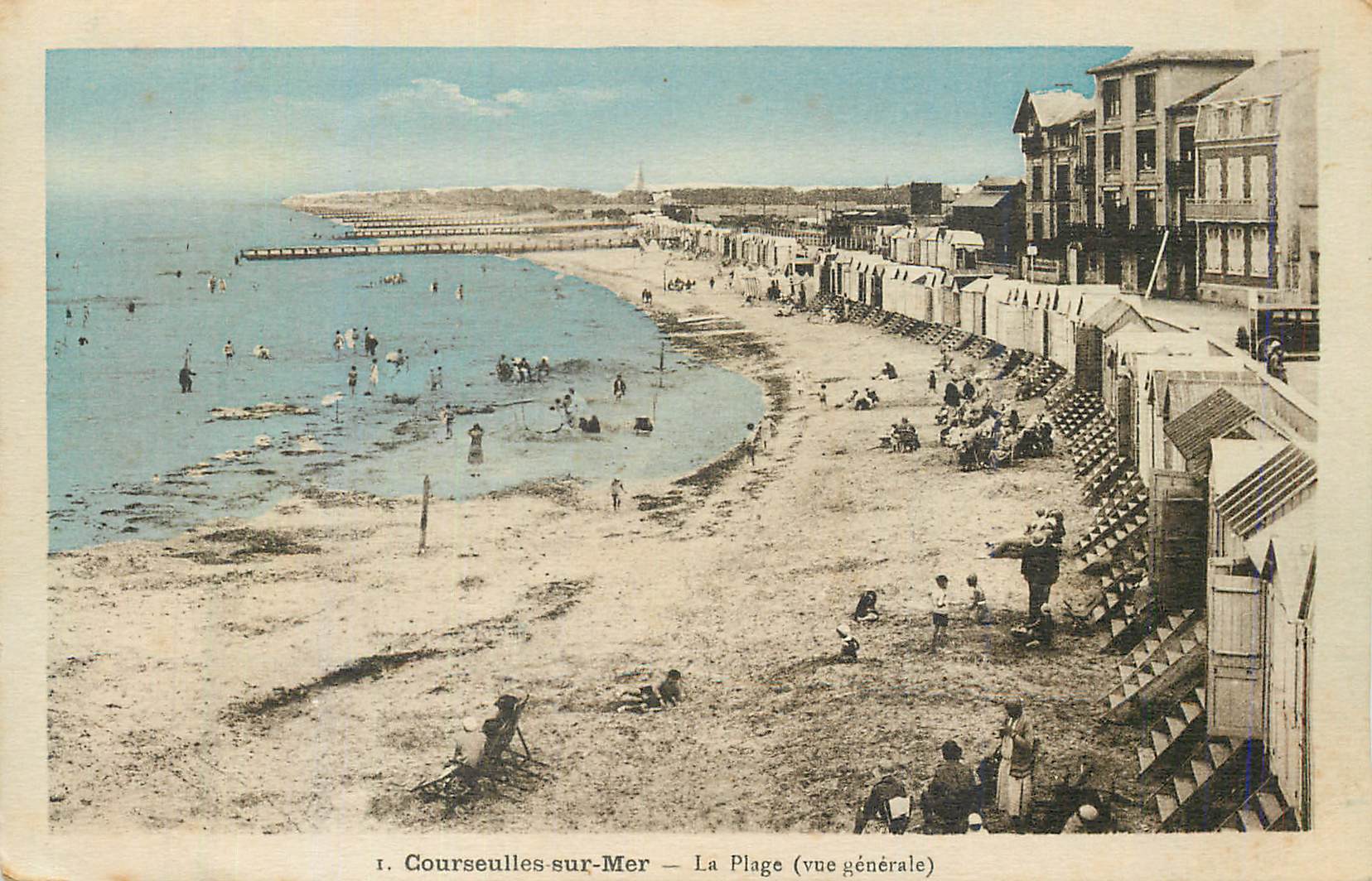 CPA Courseulles-sur-Mer La Plage (vue generale)