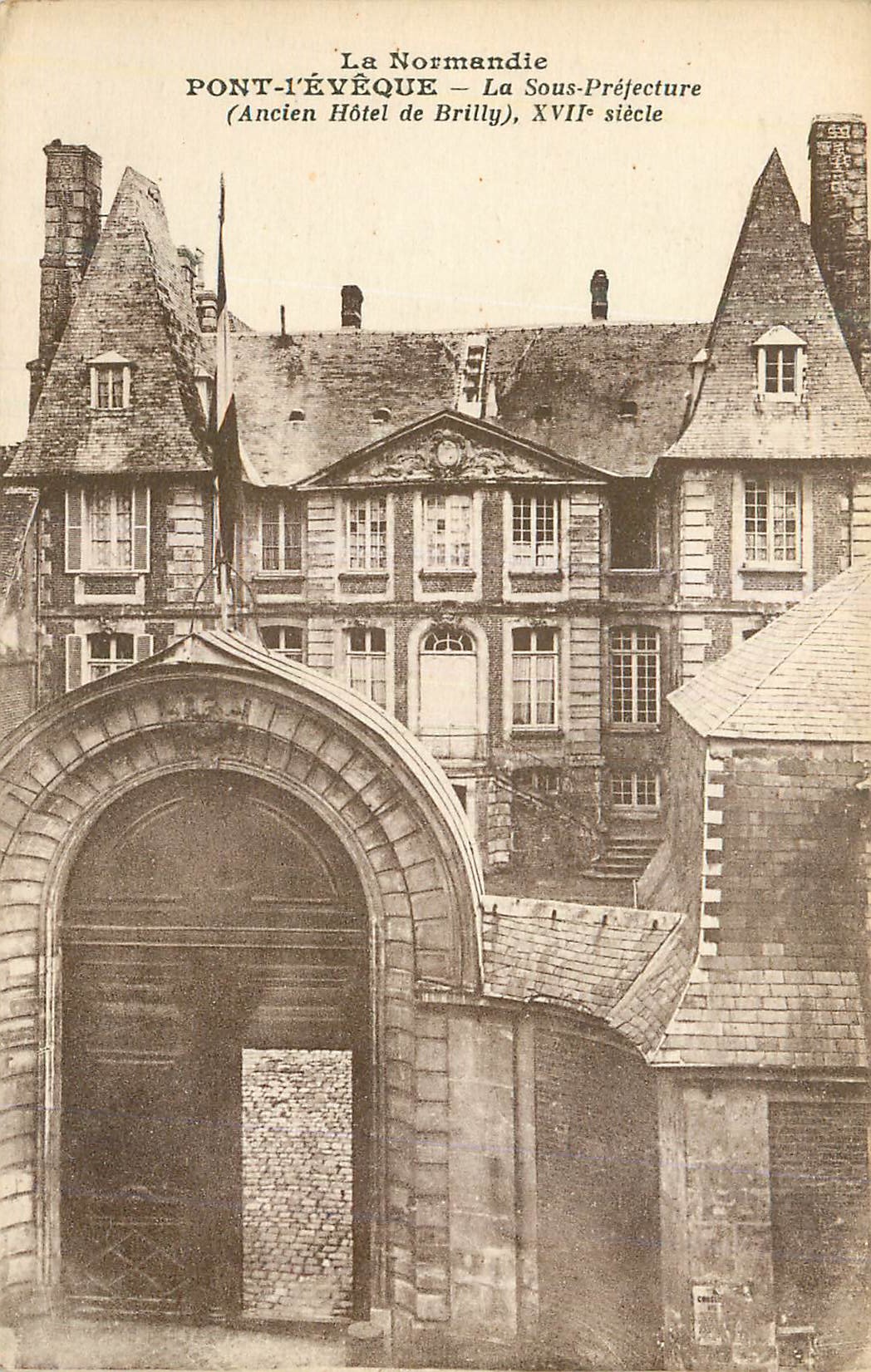 CPA La Normandie Pont-l'Eveque La Sous-Prefecture Ancien hotel de Brilly