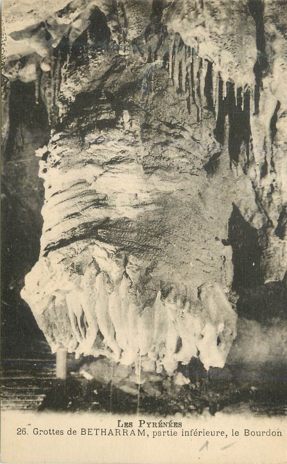 CPA Les Pyrenees Grotte de Betharram partie inferieure le Bourdon