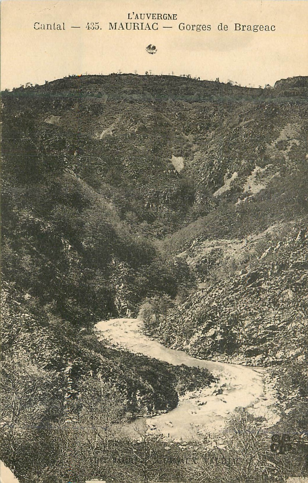 CPA L'Auvergne Cantal Mauriac Gorges de Brageac