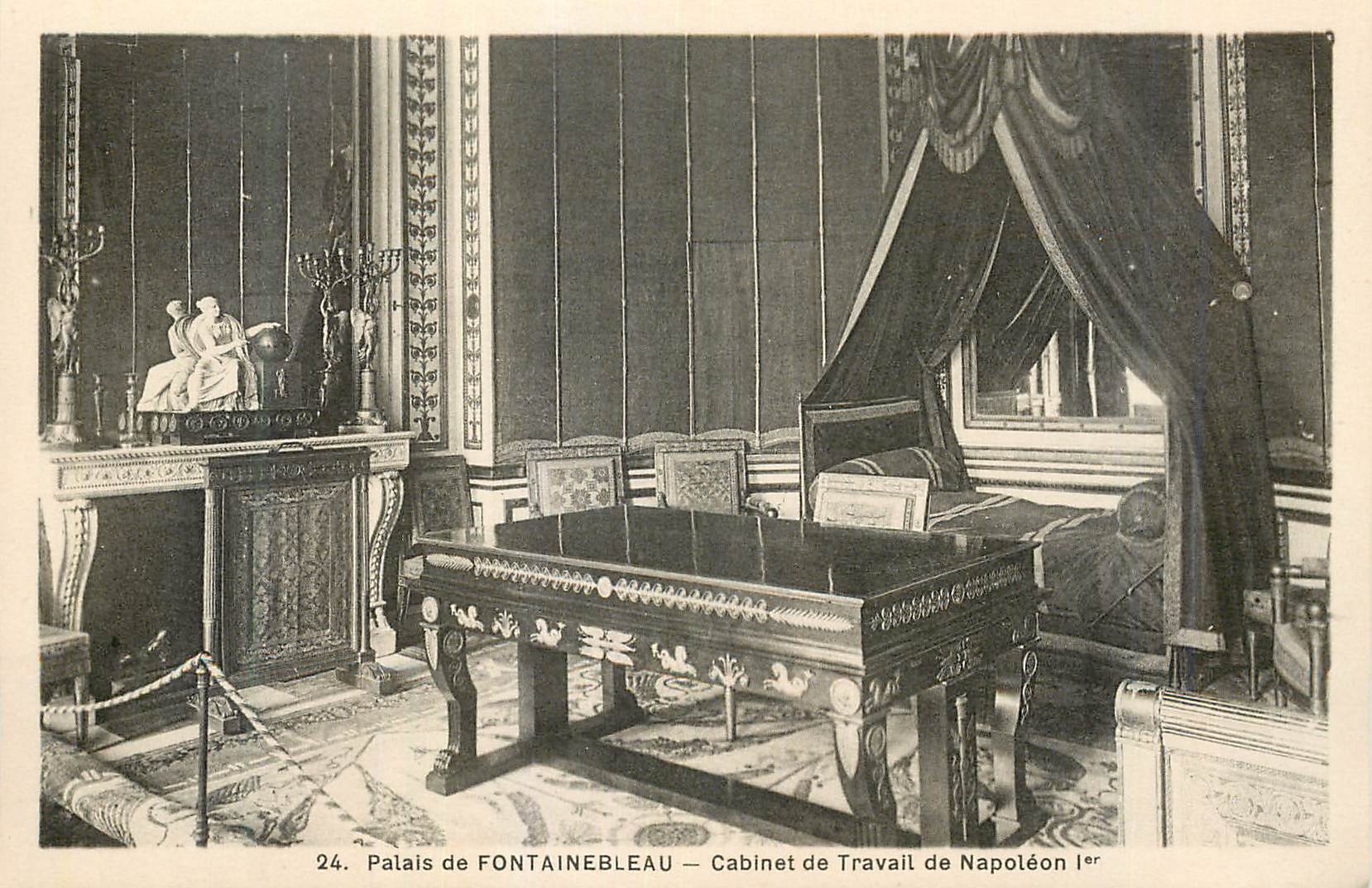 Palais de FONTAINEBLEAU — Cabinet de Travail de Napoléon Ier — n°24