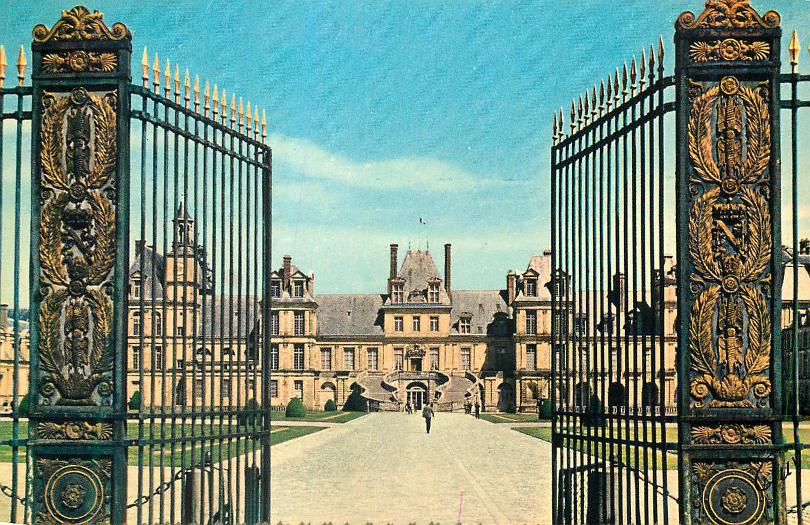 Fontainebleau — Le château et sa cour du Cheval Blanc — Éditeur GUY, Paris