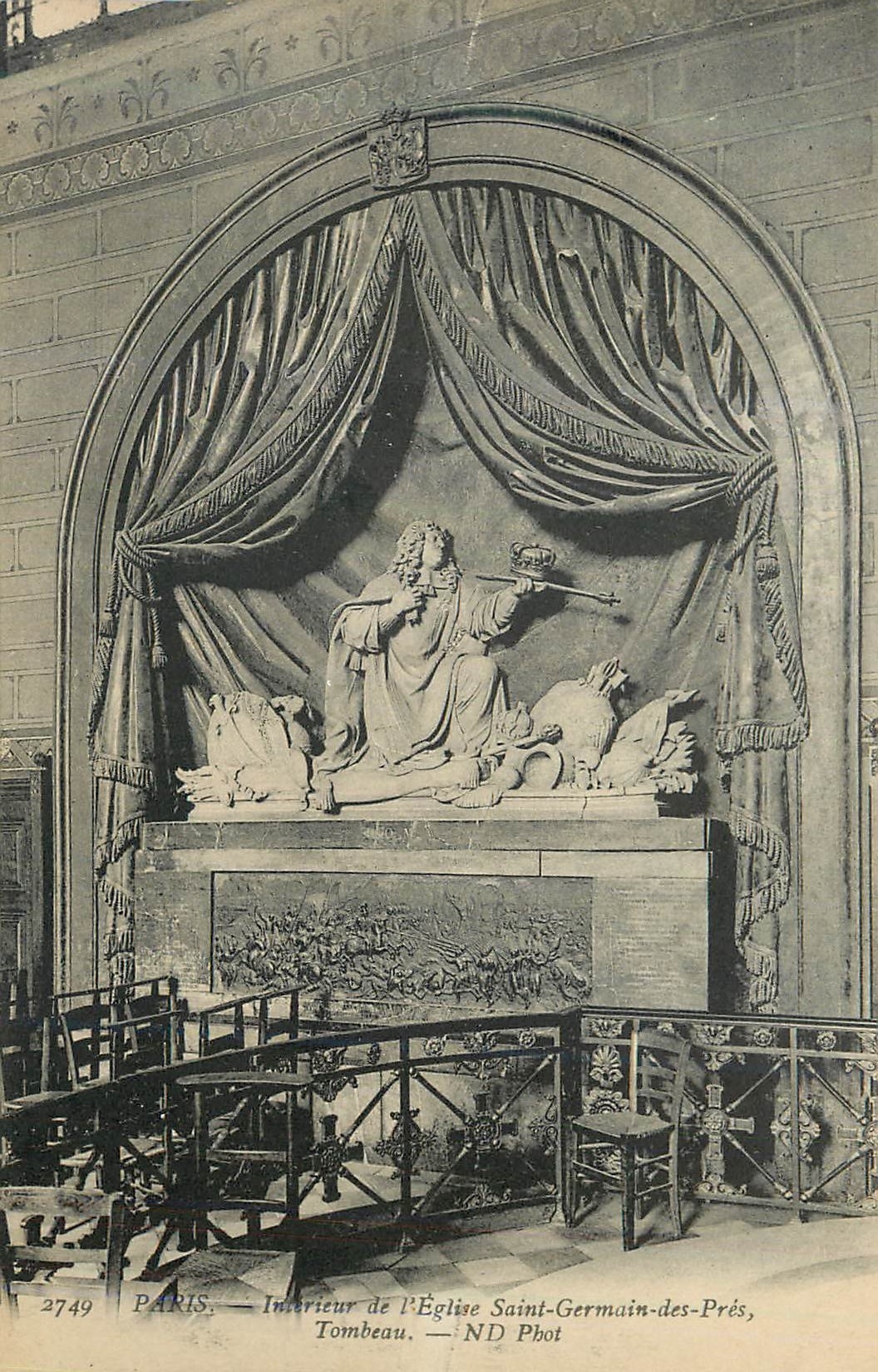 CPA Paris Interieur de l'Eglise Saint-Germains-des-Pres Tombeau
