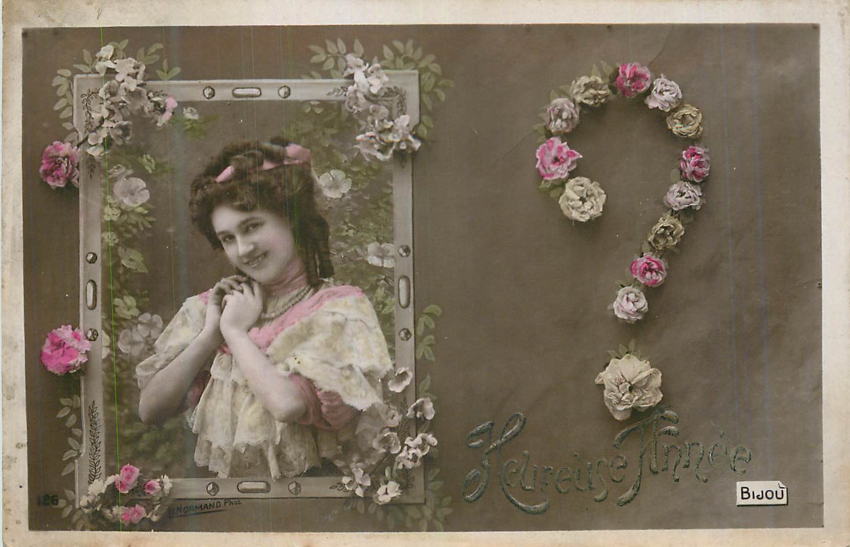 Jeune fille — Félicitations d'anniversaire — L. NORMAND Phot. n°126, éditée par Bijou
