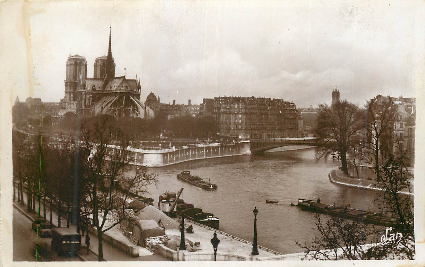 CPA Paris Vue sur la Seine au Pont de la Tournelle